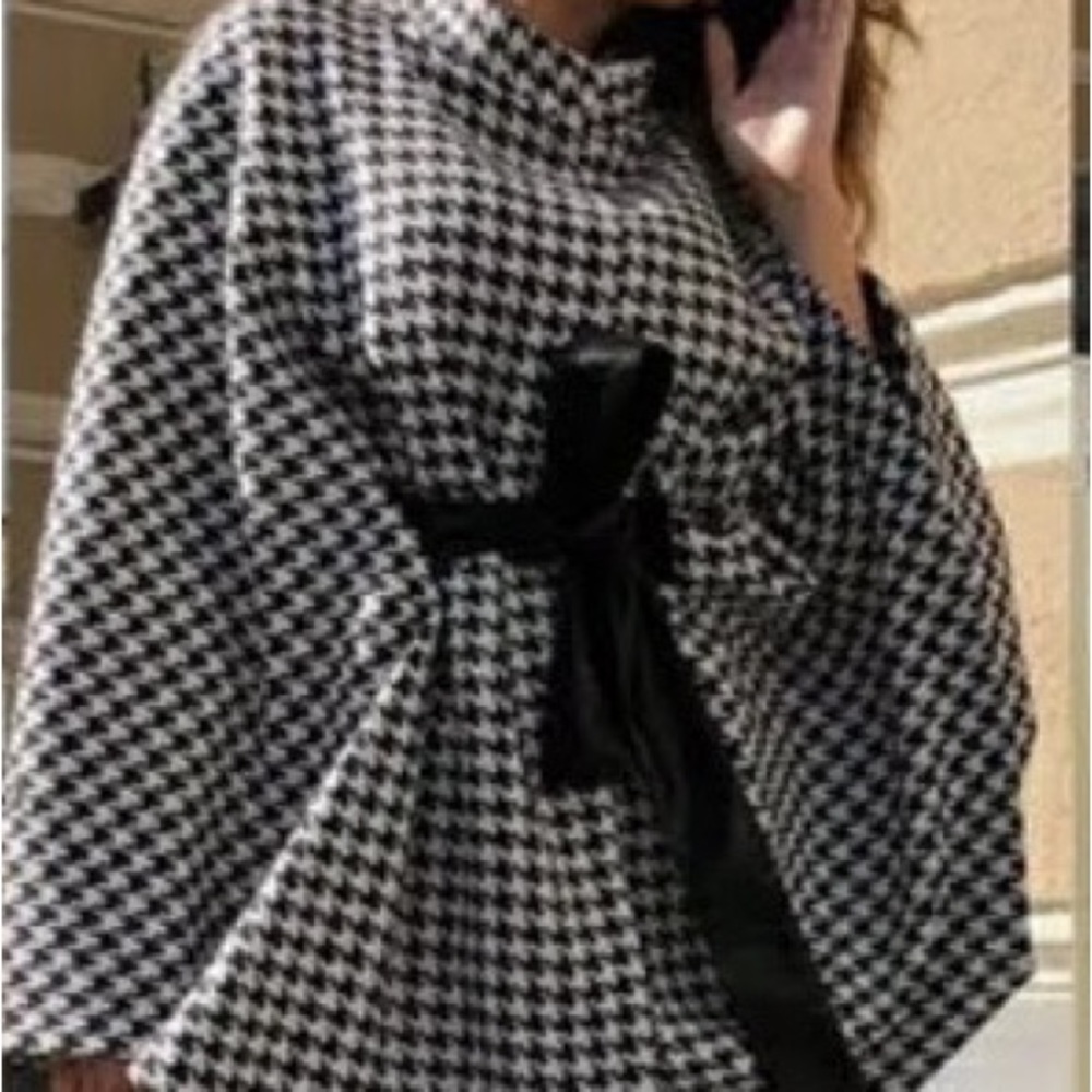 Dressy, casual cape with tie
